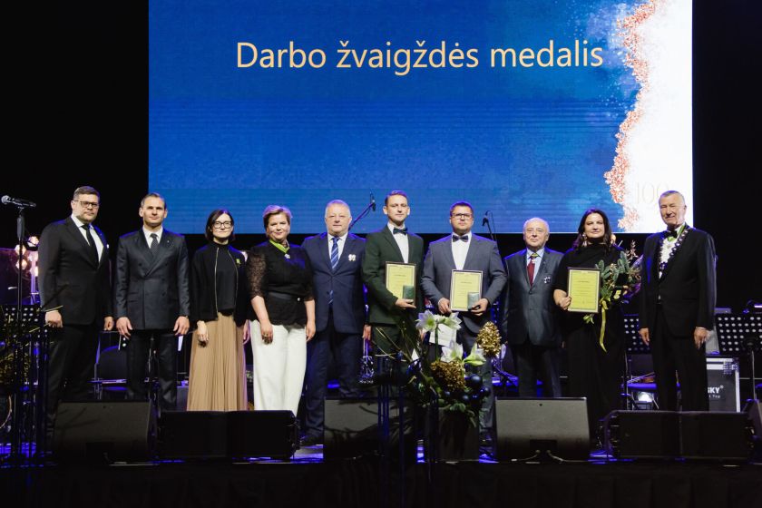 Kauno sporto halėje – įspūdingas verslo bendruomenės vakaras: 500 svečių ir apdovanojimai metų verslo lyderiams