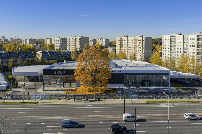 Sostinėje užbaigtos modernių „Kia“ ir „Škoda“ automobilių namų statybos