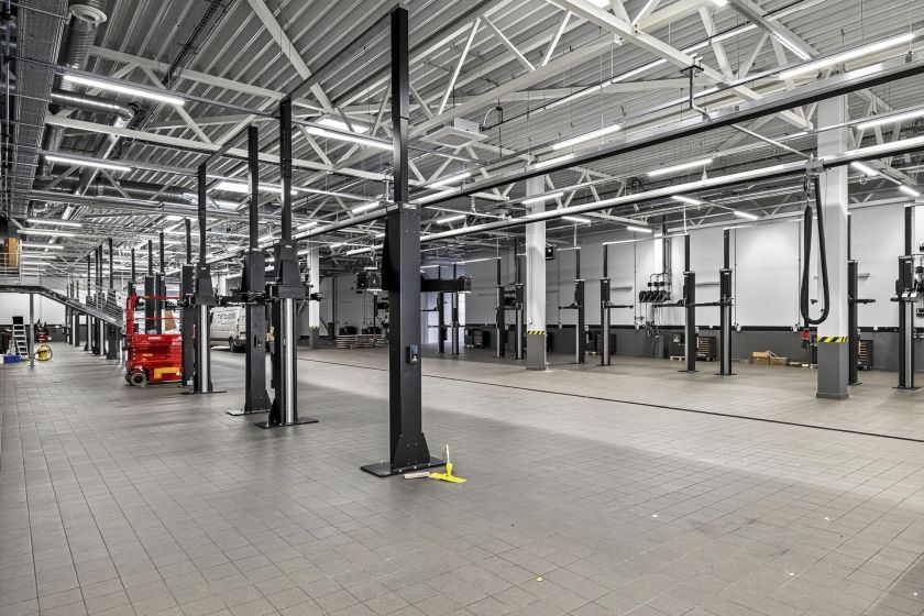 Sostinėje užbaigtos modernių „Kia“ ir „Škoda“ automobilių namų statybos