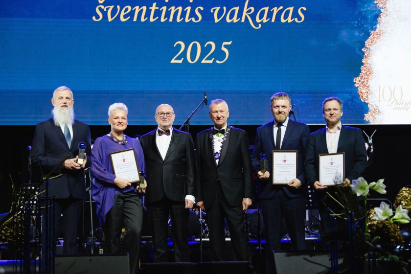 Kauno sporto halėje – įspūdingas verslo bendruomenės vakaras: 500 svečių ir apdovanojimai metų verslo lyderiams