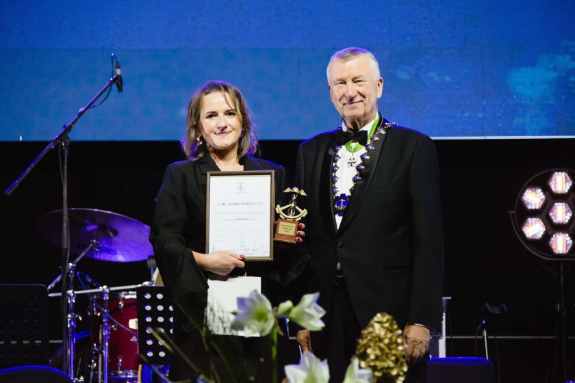 Kauno sporto halėje – įspūdingas verslo bendruomenės vakaras: 500 svečių ir apdovanojimai metų verslo lyderiams