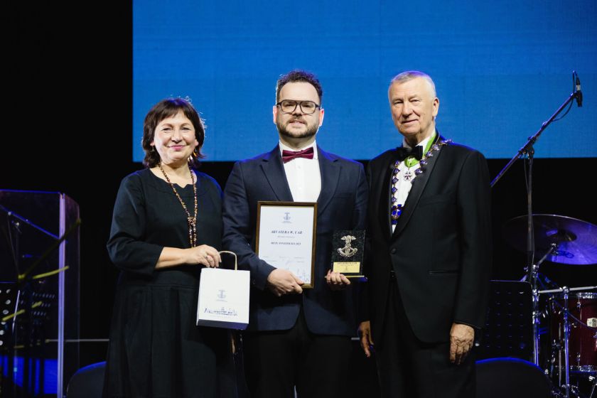 Kauno sporto halėje – įspūdingas verslo bendruomenės vakaras: 500 svečių ir apdovanojimai metų verslo lyderiams