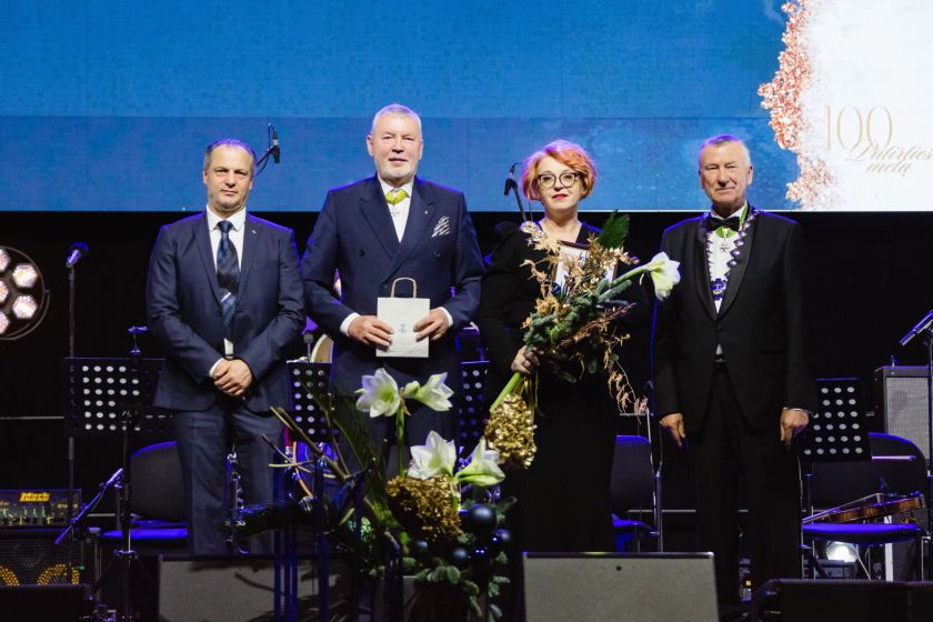 Kauno sporto halėje – įspūdingas verslo bendruomenės vakaras: 500 svečių ir apdovanojimai metų verslo lyderiams