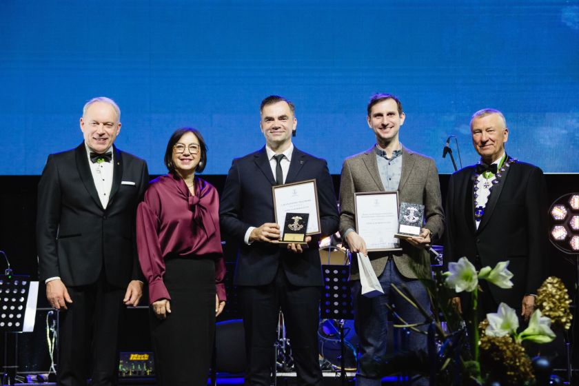 Kauno sporto halėje – įspūdingas verslo bendruomenės vakaras: 500 svečių ir apdovanojimai metų verslo lyderiams