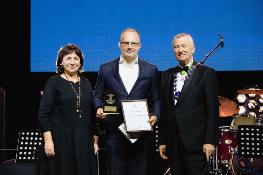 Kauno sporto halėje – įspūdingas verslo bendruomenės vakaras: 500 svečių ir apdovanojimai metų verslo lyderiams