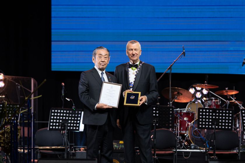 Kauno sporto halėje – įspūdingas verslo bendruomenės vakaras: 500 svečių ir apdovanojimai metų verslo lyderiams