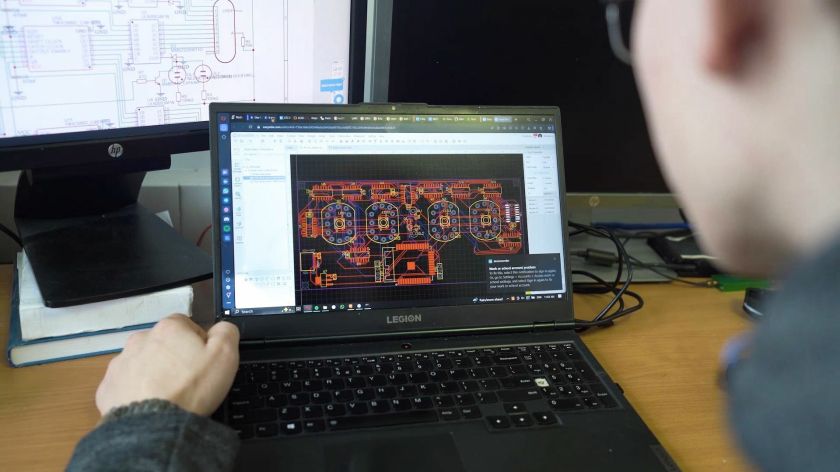 KTU įsikūręs startuolis siekia užpildyti rinkoje esančią spragą: kuria dronų aptikimo ir sekimo sistemą nedideliame aukštyje