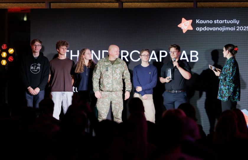 KTU įsikūręs startuolis siekia užpildyti rinkoje esančią spragą: kuria dronų aptikimo ir sekimo sistemą nedideliame aukštyje