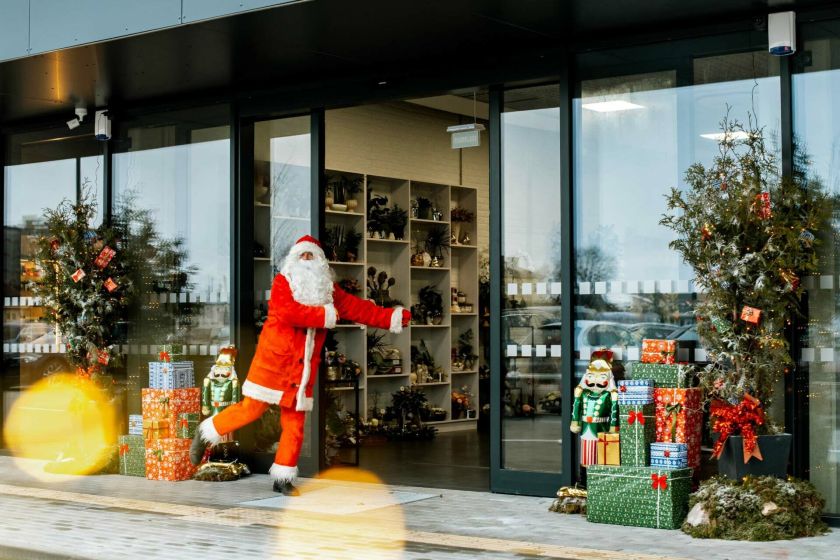 Prekybos parke „TOWER“ jau lankosi Kalėdų Senelis su staigmenomis