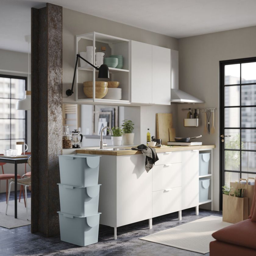 Kiekvienas centimetras svarbus: interjero dizainerė pataria, kaip namuose atlaisvinti vietos atliekų rūšiavimui 