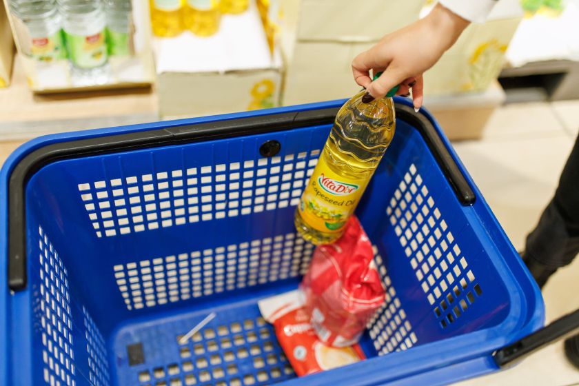 „Lidl“ dar kartą smogia kainoms – nuo šiol pigiau miltai, aliejus, makaronai ir kitos bakalėjos prekės