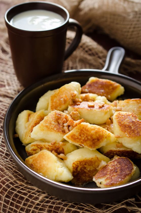 Nostalgiški ir pigūs bulvių patiekalai sušildys žvarbią žiemą: švilpikai, šilkinė košė ir kugelis su grybais